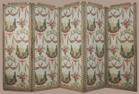Paravent à charnière inversible formé de cinq panneaux constitués d'un châssis en bois peint, de toile clouée et recouverts de 3 motifs différents de papier peint , impression planche, vers 1790, Musée du Papier peint, Rixheim, France, inv. 2011.27.1