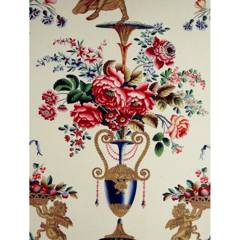 Vase de fleurs Papiers peints en arabesques, détail Manufacture Réveillon,Paris,1788 Impression à la planche, pinceautage et rehauts d'or. cliché ©D.Giannelli, Musée du Papier Peint, Rixheim.